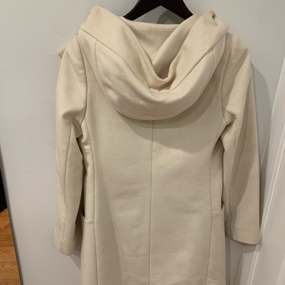 Aritzia wool coat nearly new condition - Picture 2 of 3